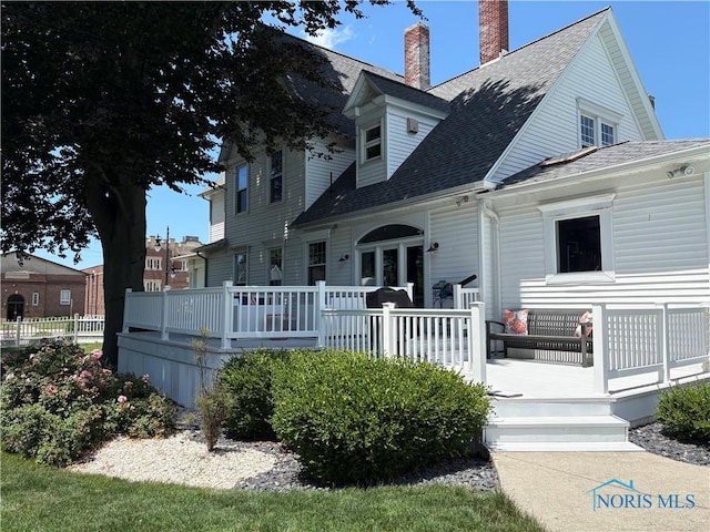 643 S Clinton St, Defiance, OH 43512 - view of front facade featuring a shingled roof, a chimney, and a wooden deck