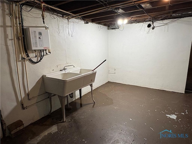 643 S Clinton St, Defiance, OH 43512 - unfinished below grade area featuring water heater