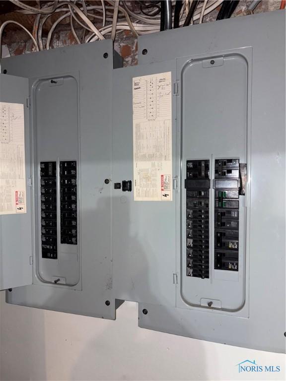643 S Clinton St, Defiance, OH 43512 - utilities featuring electric panel