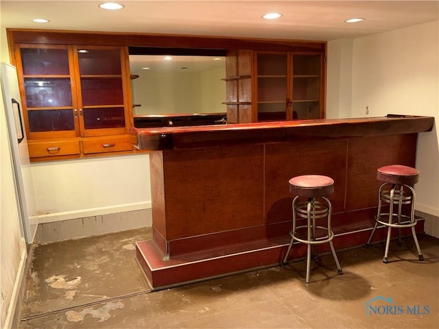 643 S Clinton St, Defiance, OH 43512 - indoor dry bar with recessed lighting