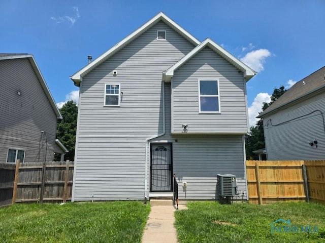 1311 Fitchland Ave, Toledo, OH 43606 - rear view of property featuring a fenced backyard