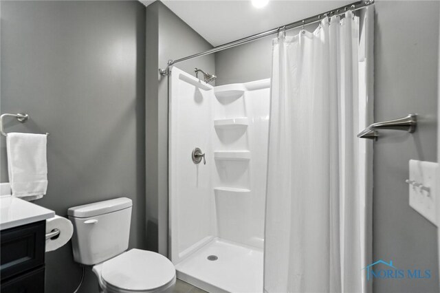 full bath with vanity and a shower with shower curtain