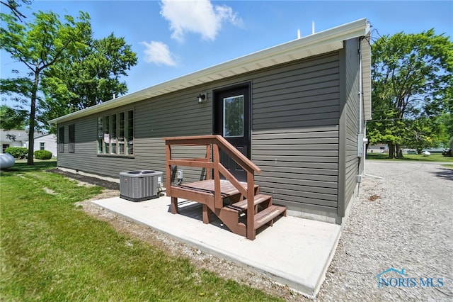 rear view of house featuring a yard