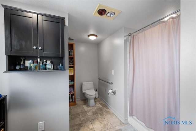855 Strotz Dr, Toledo, OH 43612 - full bathroom with a shower with shower curtain