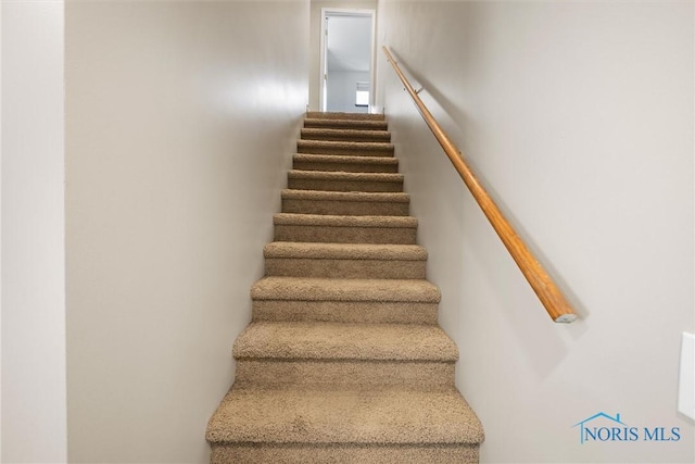 855 Strotz Dr, Toledo, OH 43612 - view of staircase