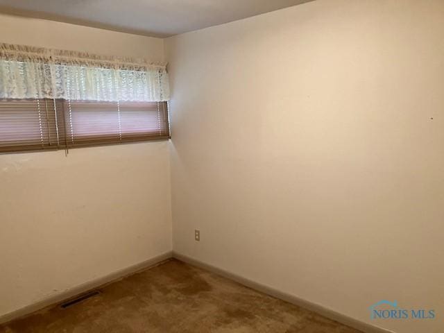 4430 Elmhurst Rd, Toledo, OH 43613 - unfurnished room with carpet flooring and baseboards