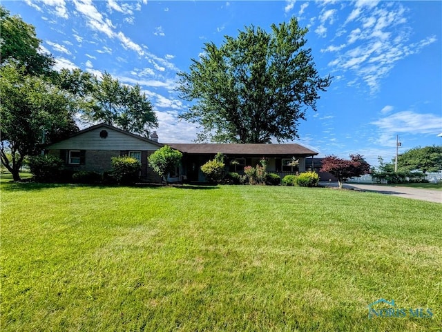 209 Hawthorn Dr, Archbold, OH 43502 - single story home with a front yard