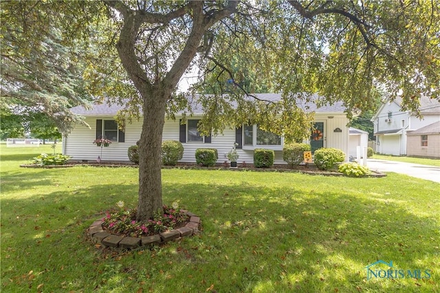 512 State St, Elmore, OH 43416 - single story home with a front yard, an attached garage, and concrete driveway