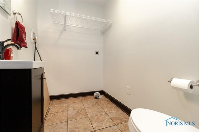 512 State St, Elmore, OH 43416 - laundry area featuring baseboards