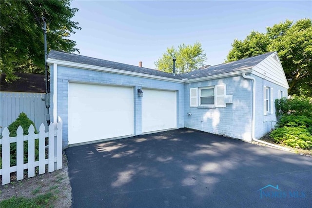 1201 S Blanchard St, Findlay, OH 45840 - garage with driveway
