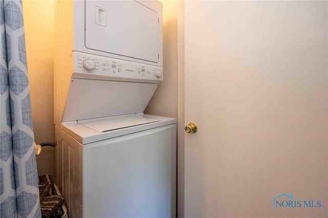 1201 S Blanchard St, Findlay, OH 45840 - washroom with stacked washer and clothes dryer