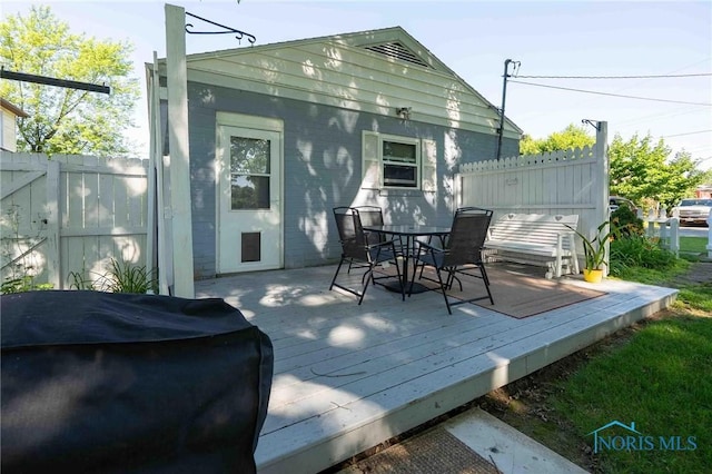 1201 S Blanchard St, Findlay, OH 45840 - deck with outdoor dining area