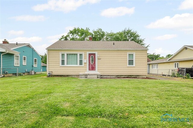 1247 Hugo St, Maumee, OH 43537 - view of front of property with a front lawn