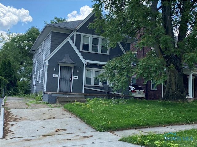 2615 Greenway St, Toledo, OH 43607 - view of front of property with a front lawn and covered porch