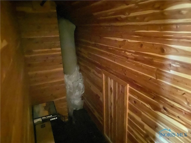 2534 Montebello Rd, Toledo, OH 43607 - detailed view of wood walls