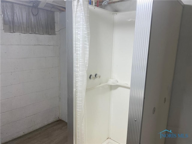 2534 Montebello Rd, Toledo, OH 43607 - bathroom with wood finished floors and a shower with curtain