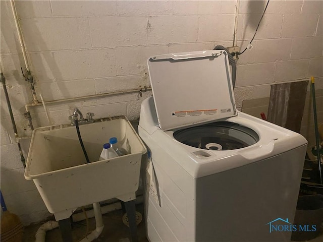 2534 Montebello Rd, Toledo, OH 43607 - washroom featuring washer / clothes dryer