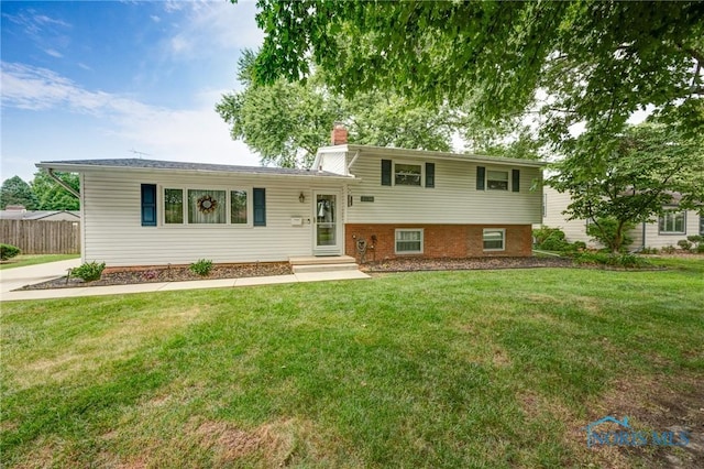 2230 Heatherlawn Dr, Toledo, OH 43614 - photo 1
