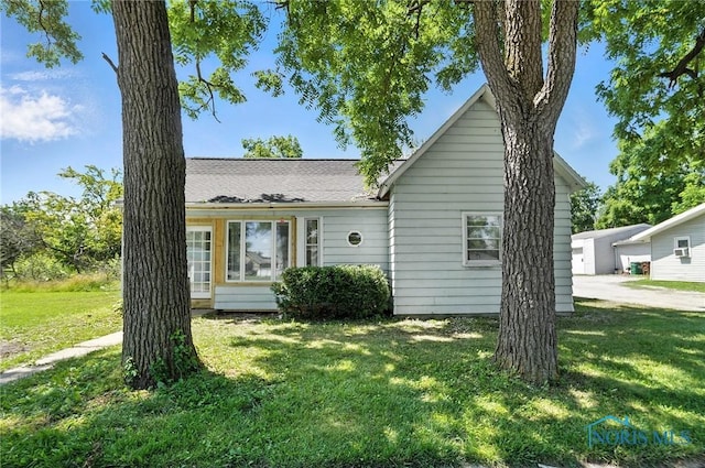 709 W Jackson St, Paulding, OH 45879 - view of front of home featuring a front lawn