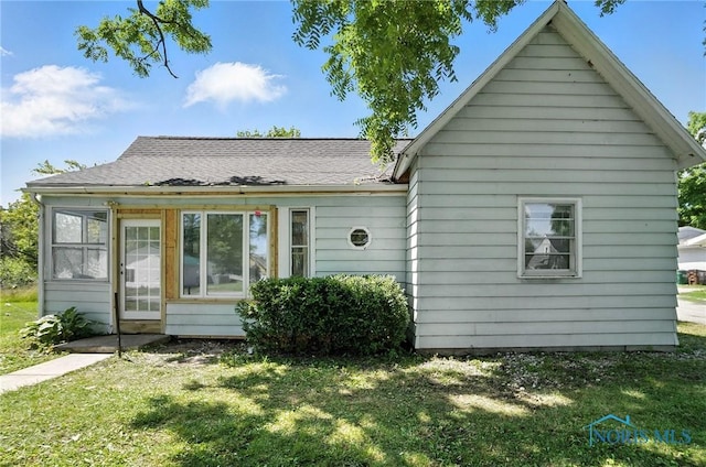 709 W Jackson St, Paulding, OH 45879 - rear view of house with a yard