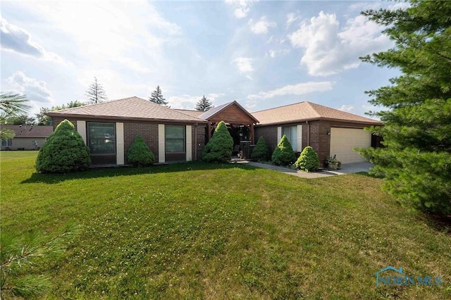 1641 Whitehall Dr, Lima, OH 45805 - photo 1