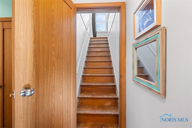 2958 Penrose Ave, Toledo, OH 43614 - view of stairway
