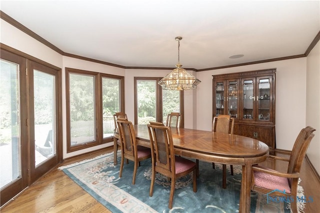 5303 Spring Crk, Sylvania, OH 43560 - dining room featuring a chandelier, light wood-style flooring, and ornamental molding
