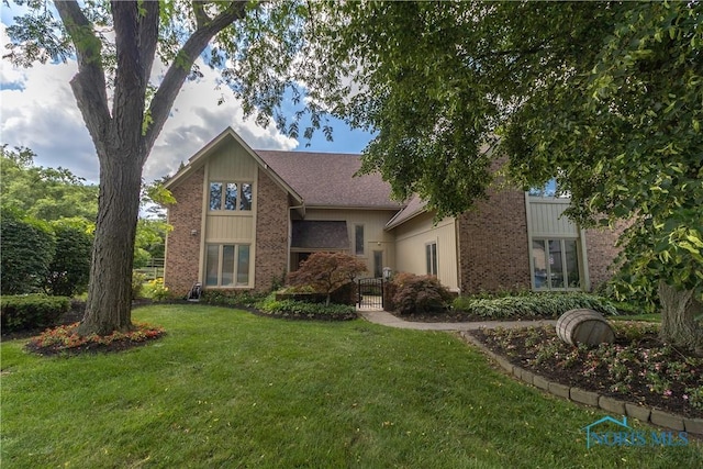 5303 Spring Crk, Sylvania, OH 43560 - mid-century home with a front lawn, a gate, and brick siding