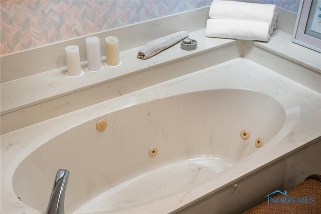 7118 Jamesford Dr, Toledo, OH 43617 - bathroom view of a tub with jets