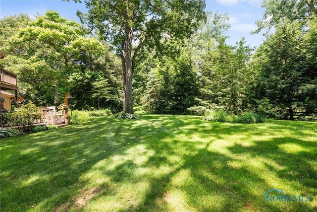 7118 Jamesford Dr, Toledo, OH 43617 - view of grassy yard with a deck