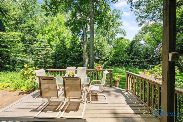 7118 Jamesford Dr, Toledo, OH 43617 - deck with outdoor dining space