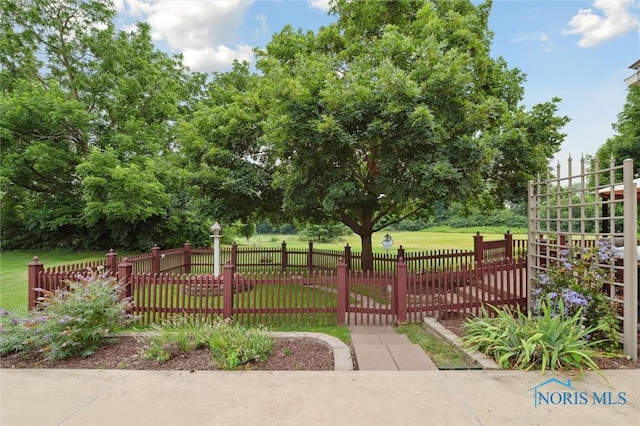 706 Grandview Ct, Elmore, OH 43416 - view of fenced yard