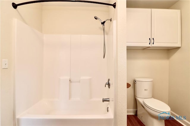 4134 Angola Rd, Toledo, OH 43615 - full bathroom featuring shower / washtub combination and toilet