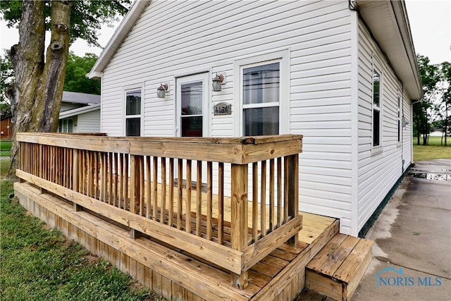 4134 Angola Rd, Toledo, OH 43615 - view of wooden terrace