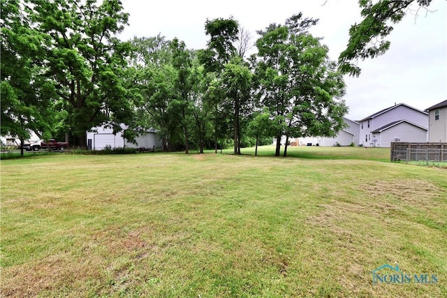 4134 Angola Rd, Toledo, OH 43615 - view of yard