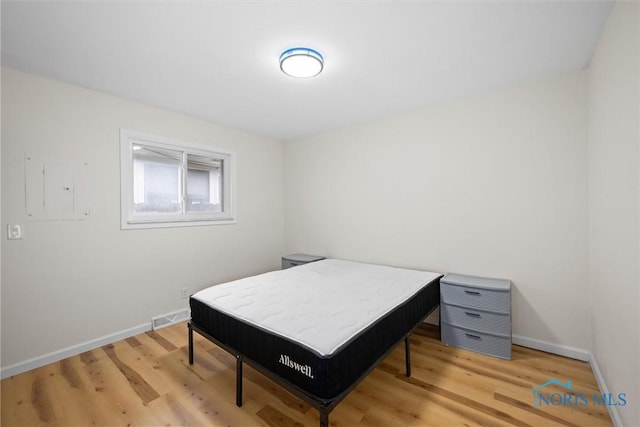 1118 Michigan Ave, Maumee, OH 43537 - bedroom with light wood-style flooring and baseboards