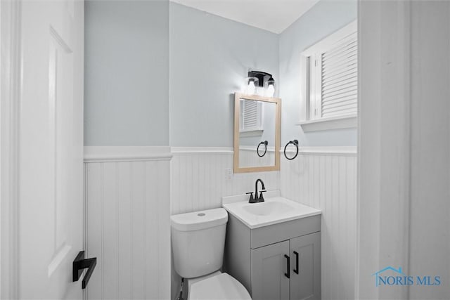 1118 Michigan Ave, Maumee, OH 43537 - half bath with wainscoting and vanity