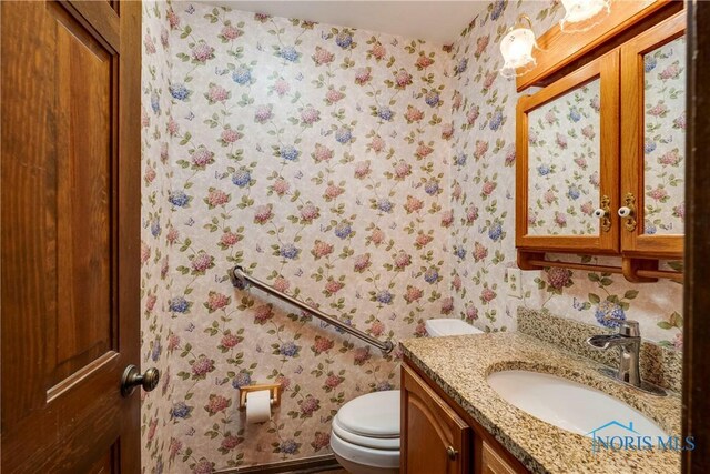 6608 Inglewood Dr, Holland, OH 43528 - half bath featuring wallpapered walls and vanity