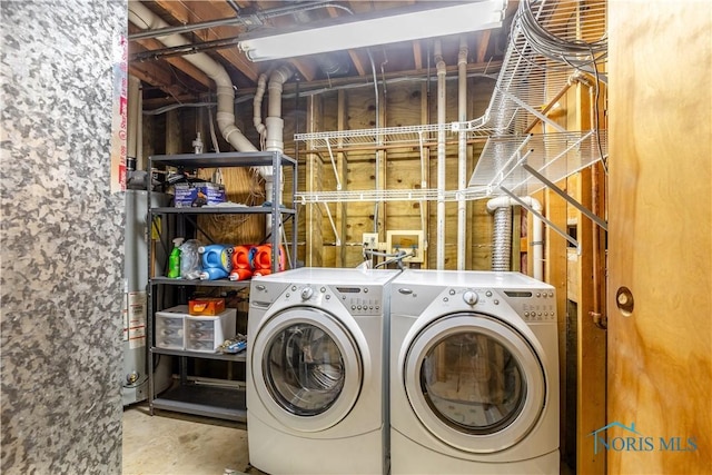 312 W Dudley St, Maumee, OH 43537 - laundry room featuring washer and clothes dryer