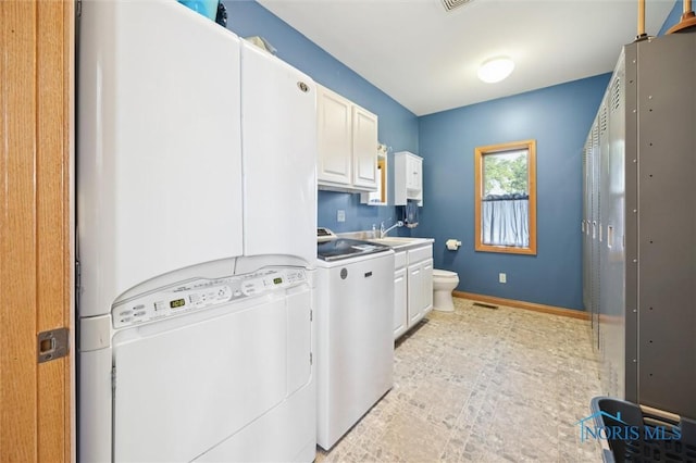 586 N State Route 587, Fostoria, OH 44830 - washroom featuring washing machine and clothes dryer and baseboards