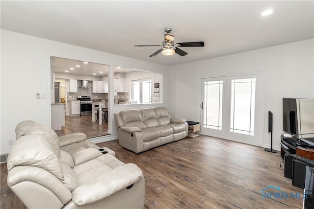 6842 Shieldwood Rd, Toledo, OH 43617 - living room featuring a ceiling fan, wood finished floors, and recessed lighting