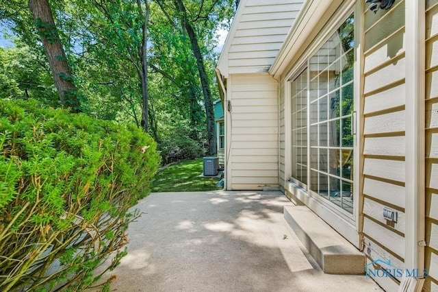 5941 Indian Trl, Sylvania, OH 43560 - view of patio