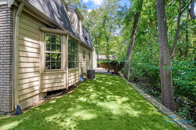 5941 Indian Trl, Sylvania, OH 43560 - view of grassy yard