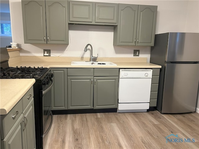 813 Maple Ln, Waterville, OH 43566 - kitchen featuring appliances with stainless steel finishes, light countertops, and light wood finished floors