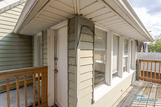 708 Spencer St, Toledo, OH 43609 - view of deck
