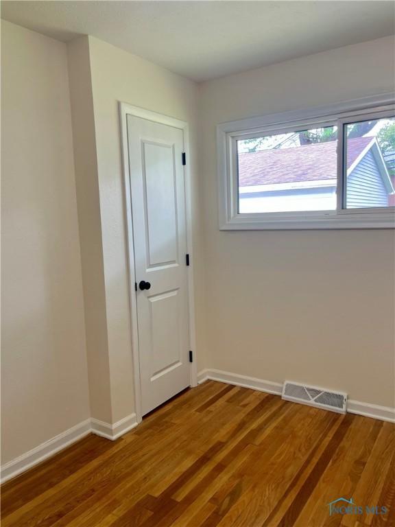 4846 Amesbury Rd, Toledo, OH 43612 - unfurnished room with wood finished floors