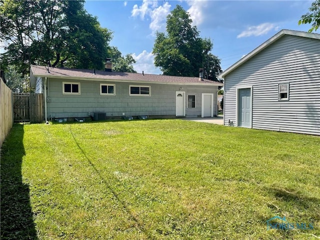 4846 Amesbury Rd, Toledo, OH 43612 - rear view of property featuring a patio
