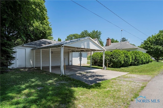 3328 Island Ave, Toledo, OH 43614 - view of vehicle parking with a detached garage
