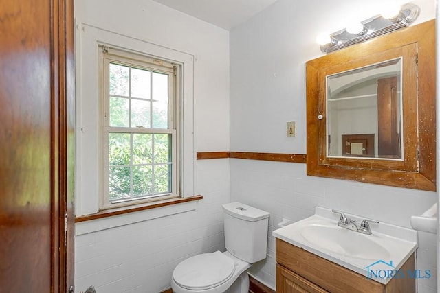 2529 Greenbriar Rd, Toledo, OH 43607 - bathroom featuring vanity and toilet