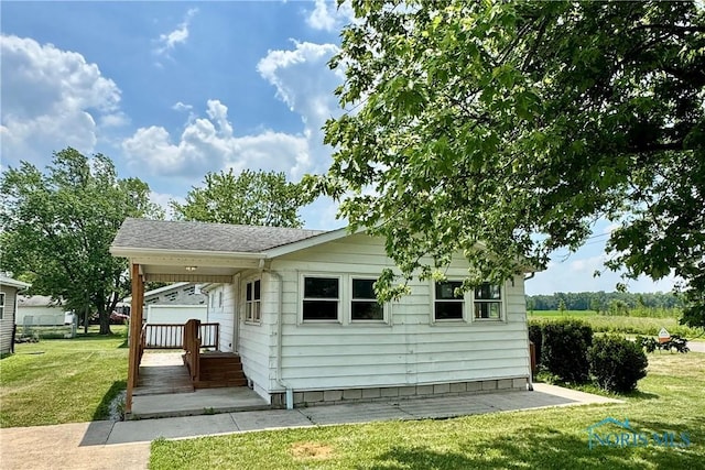 26110 Elizabeth St, Defiance, OH 43512 - view of front of house with a front lawn
